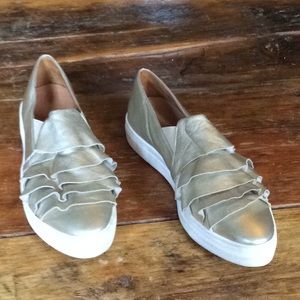 Anthropoligie Seychelles Quake Ruffle Sneaker